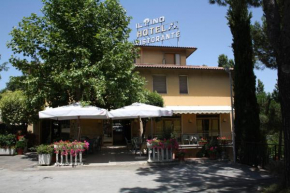  Hotel Ristorante Il Pino  Кьюзи